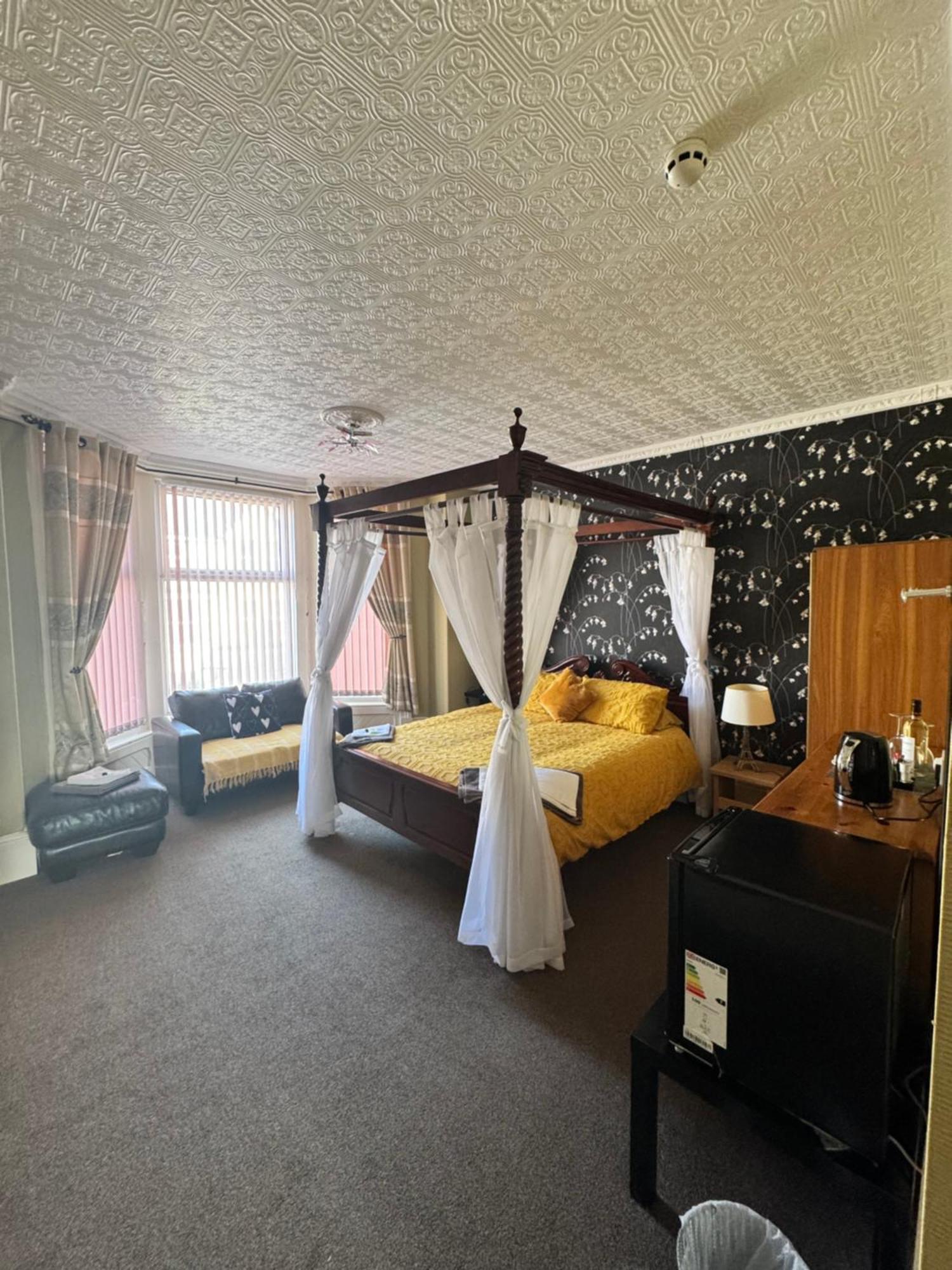 The Holmlea Hotel Блекпул Екстериор снимка
